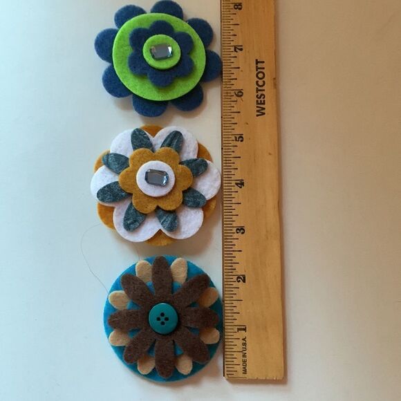 3 Handmade Felt Flower Hairclips  - Multicolor - NWOT - Picture 6 of 6